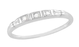 18 Karat White Gold Art Deco Scalloped Edge Vintage Old Cut Diamond Wedding Band
