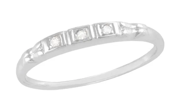 18 Karat White Gold Art Deco Scalloped Edge Vintage Old Cut Diamond Wedding Band