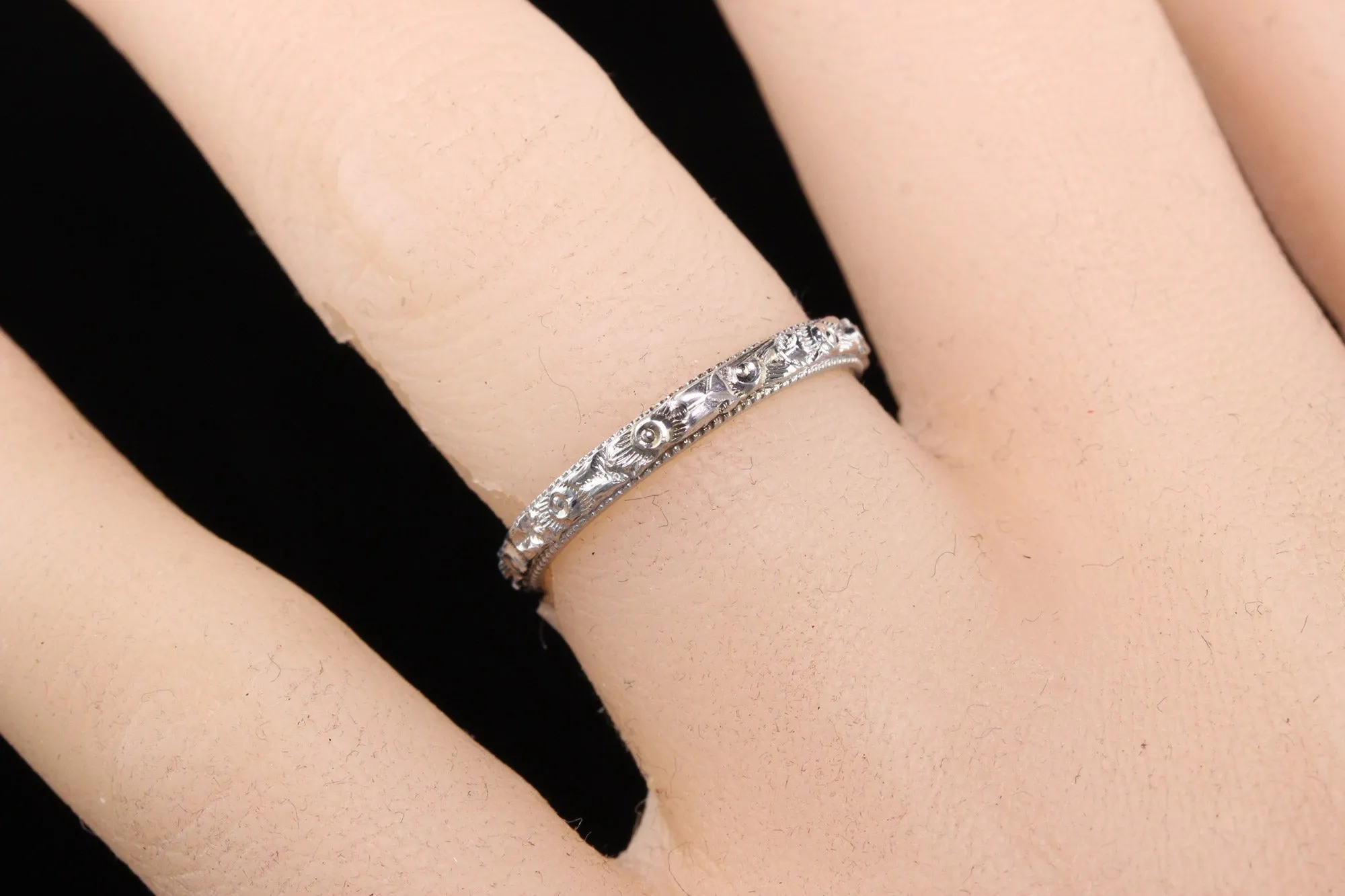 Antique Art Deco 18K White Gold Engraved Wedding Band - Size 5 1/4