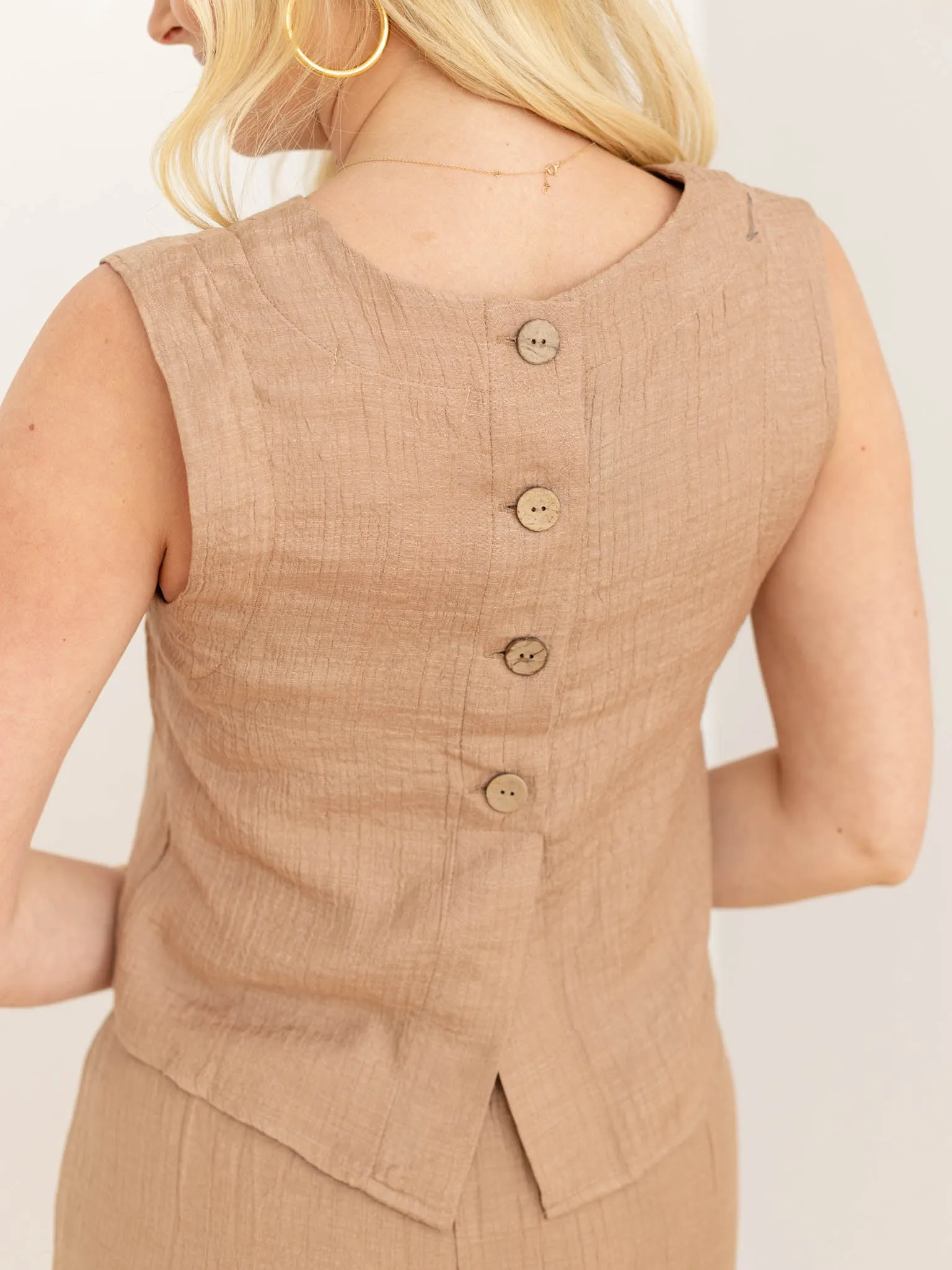 Button Back Detail Tank