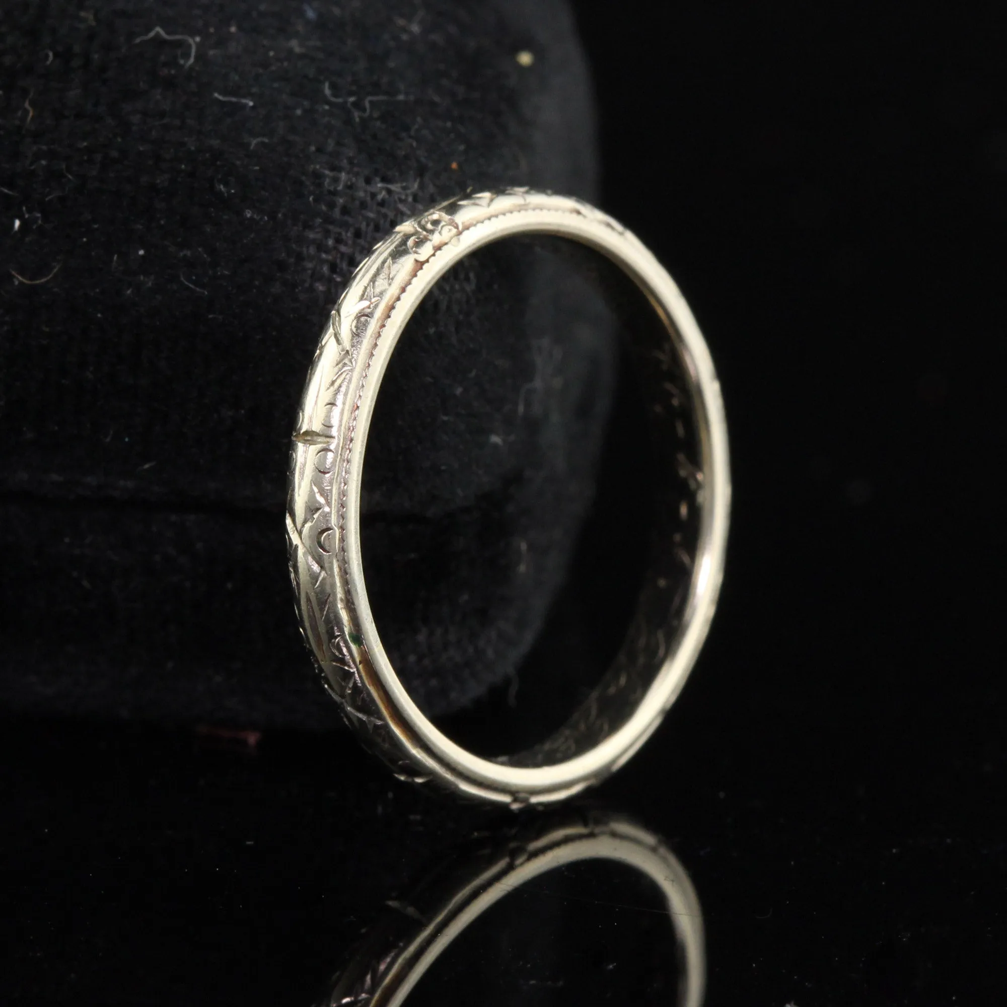 Circa 1922 - Antique Art Deco 18K White Gold Engraved Wedding Band - Size 5 1/4