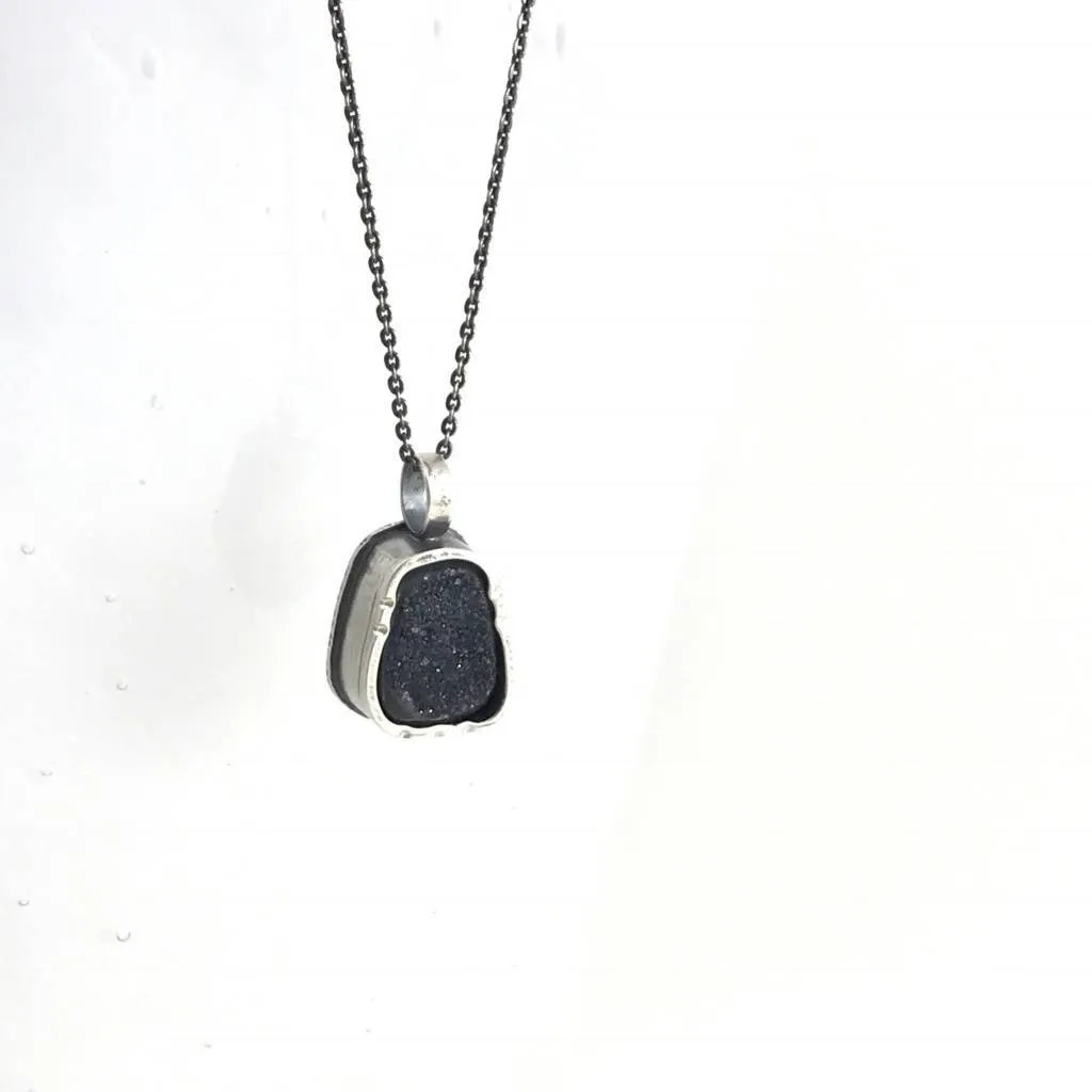 Creative Black Tie Small Pendant (wholesale)