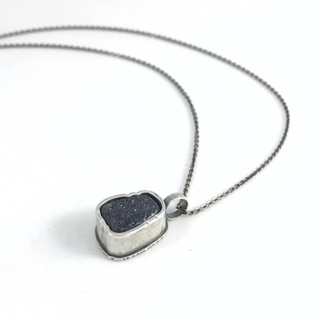 Creative Black Tie Small Pendant (wholesale)