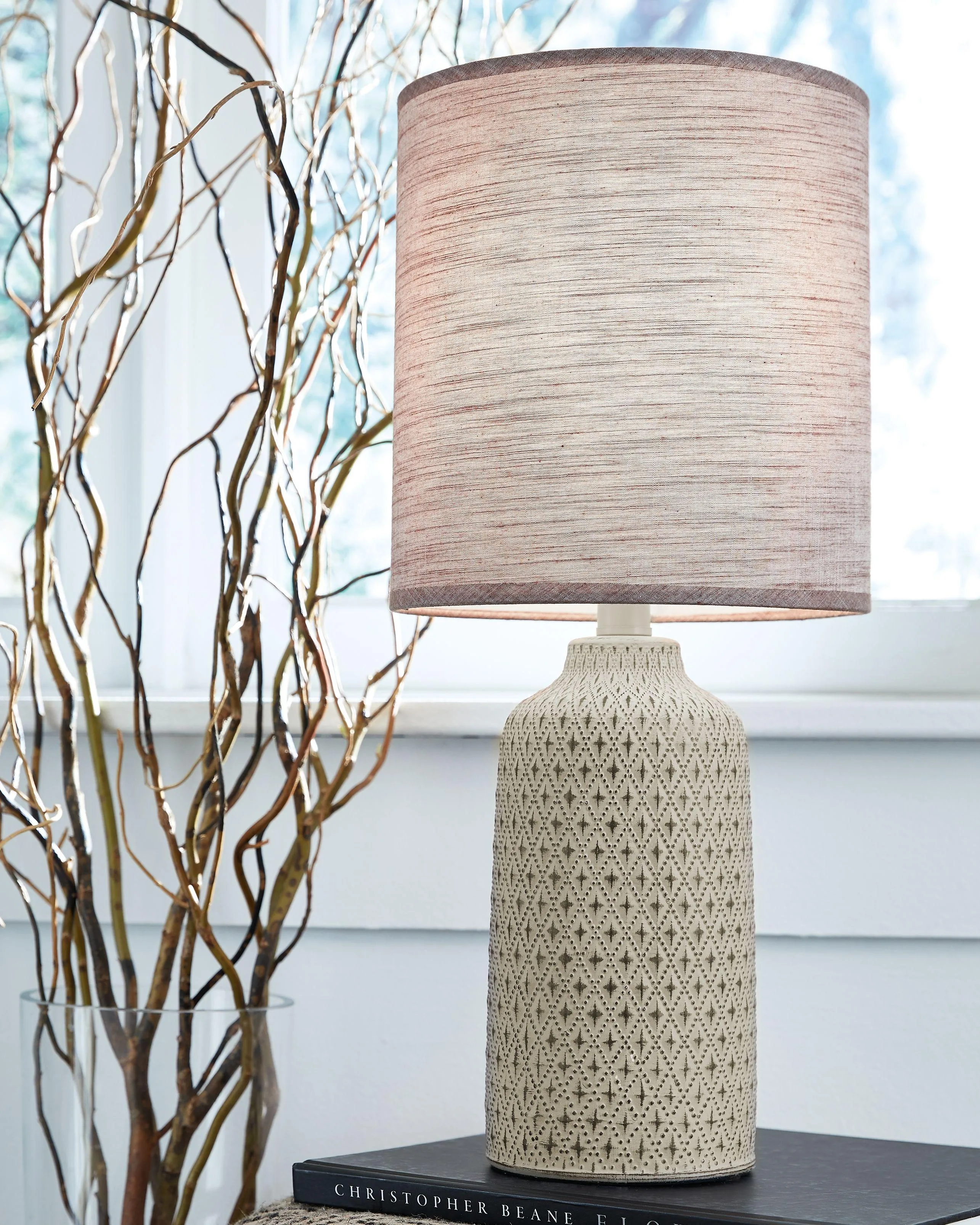 Donnford - Ceramic Table Lamp (1/cn)