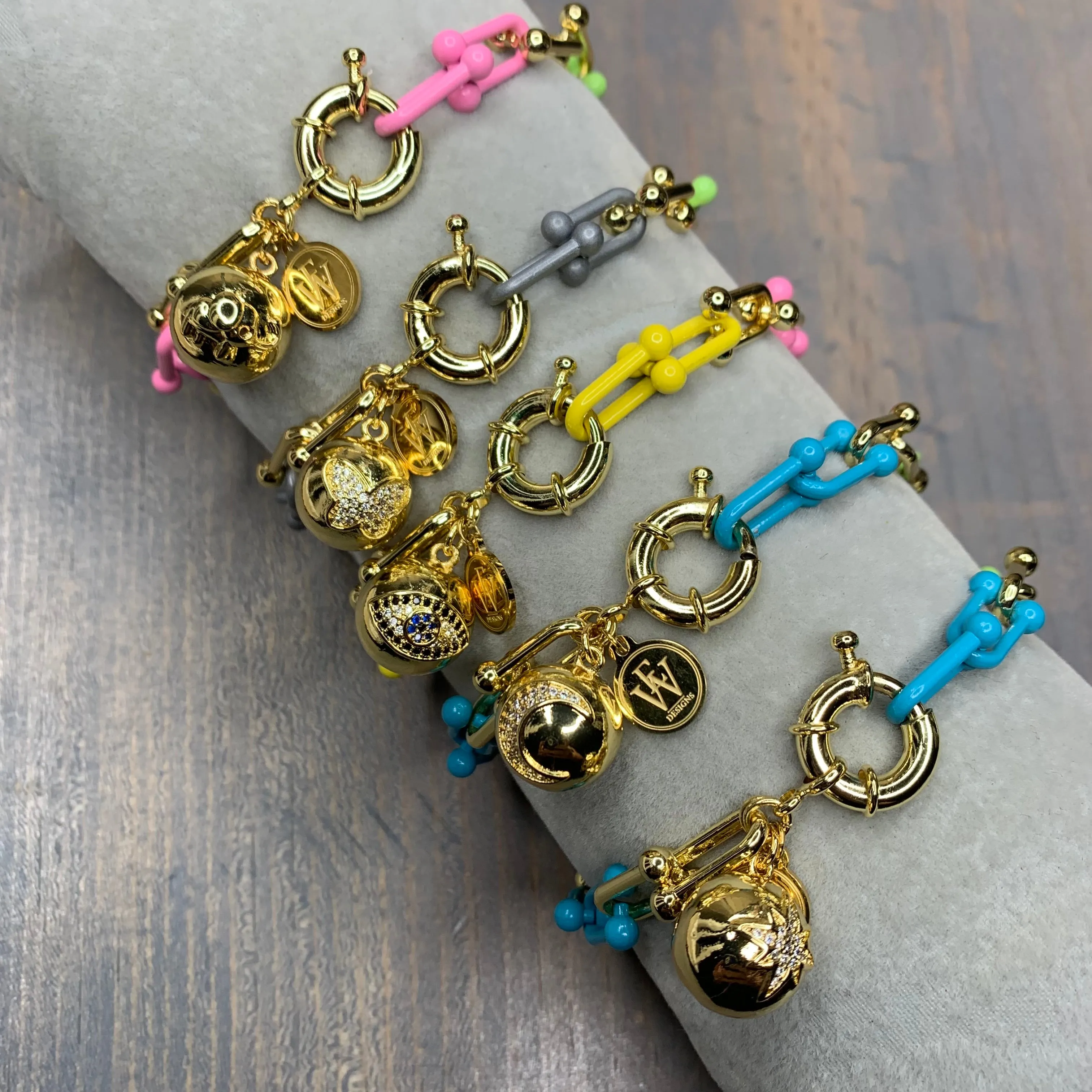 Enameled Tiffany Style Chain with a Gold Plated Ball Pendant Bracelet 400-09 | Erika Williner Designs
