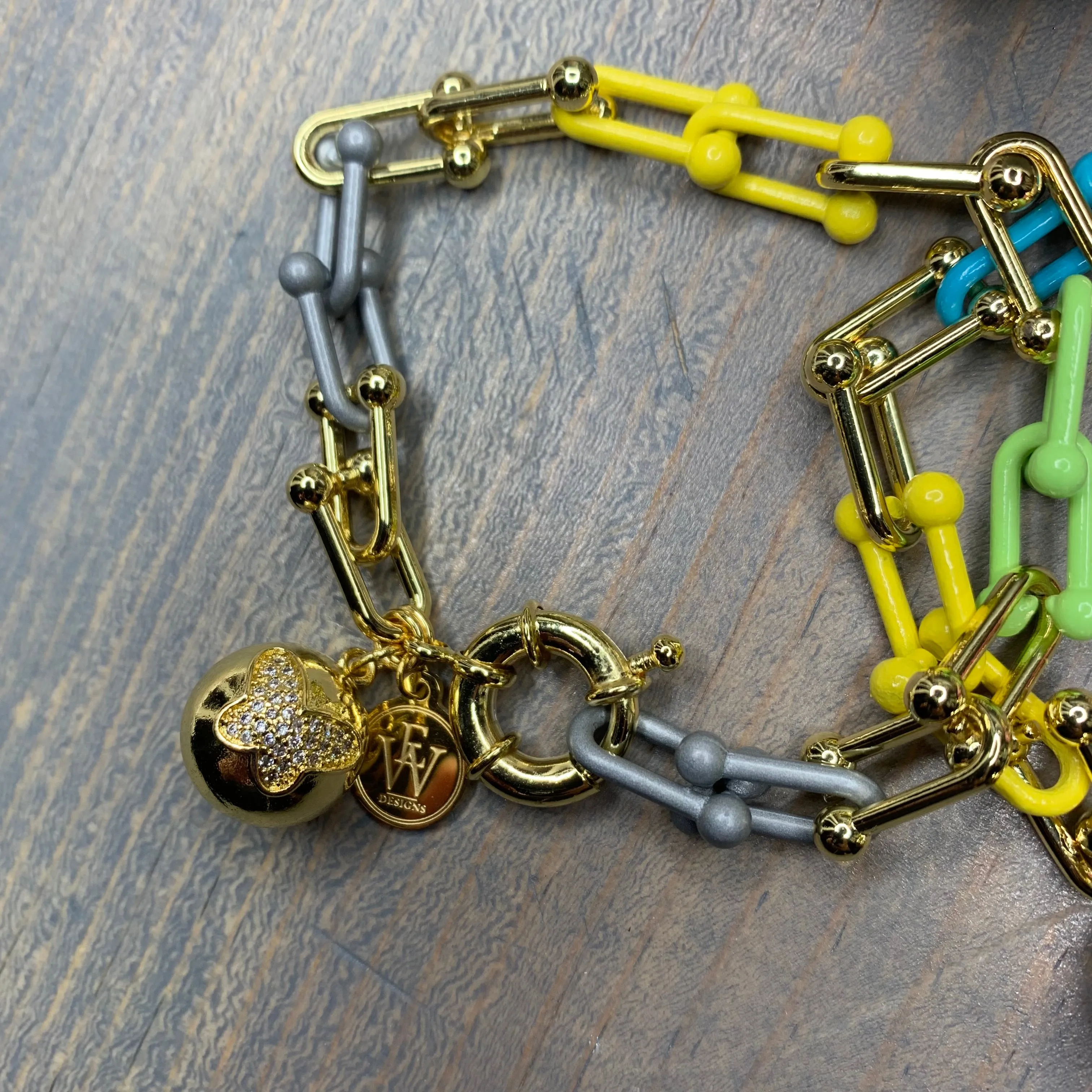 Enameled Tiffany Style Chain with a Gold Plated Ball Pendant Bracelet 400-09 | Erika Williner Designs