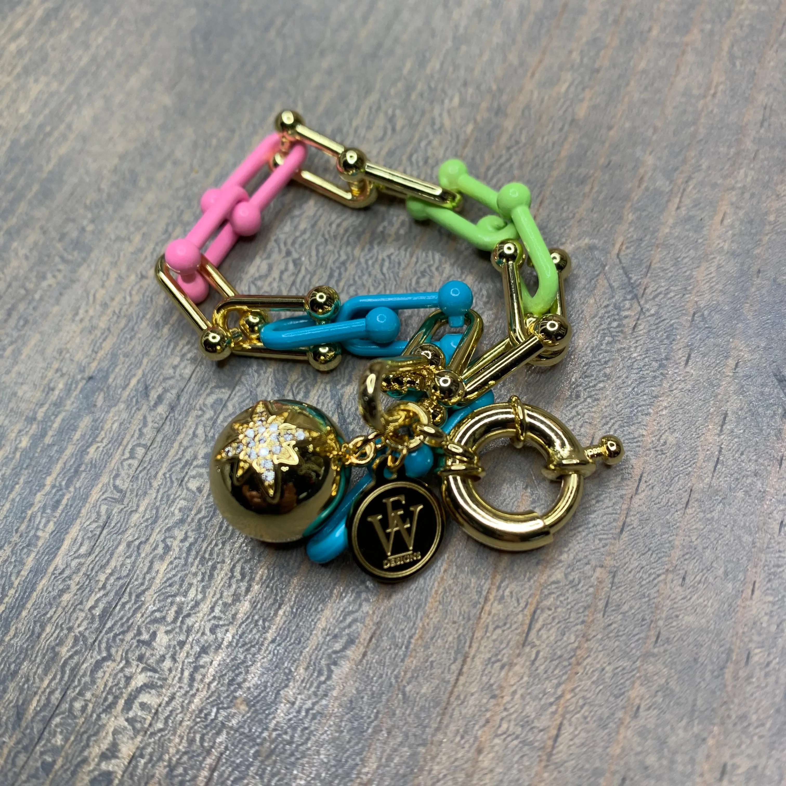 Enameled Tiffany Style Chain with a Gold Plated Ball Pendant Bracelet 400-09 | Erika Williner Designs