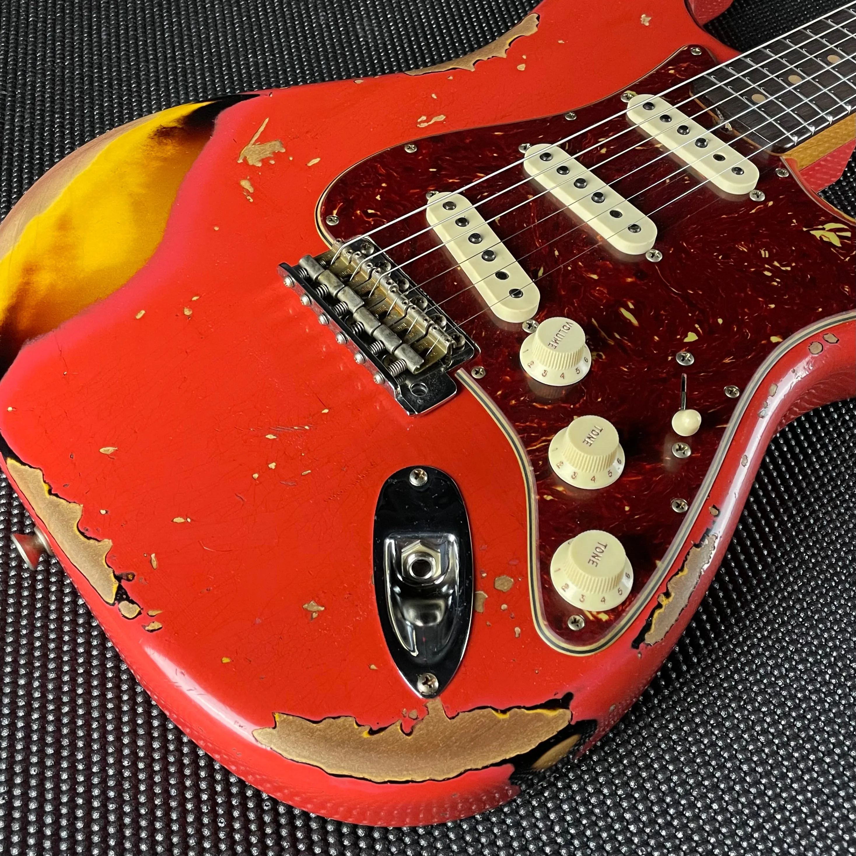Fender Custom Shop LTD 1961 Stratocaster, Heavy Relic- Aged Fiesta Red/3TSB (7lbs 14oz)