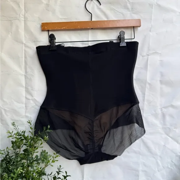 HONEYLOVE SuperPower BriefHIGH COMPRESSIONWON'T ROLL DOWN$84