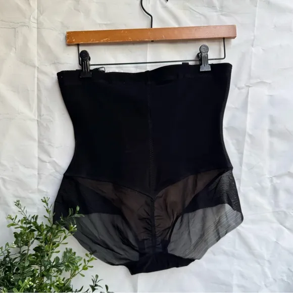 HONEYLOVE SuperPower BriefHIGH COMPRESSIONWON'T ROLL DOWN$84