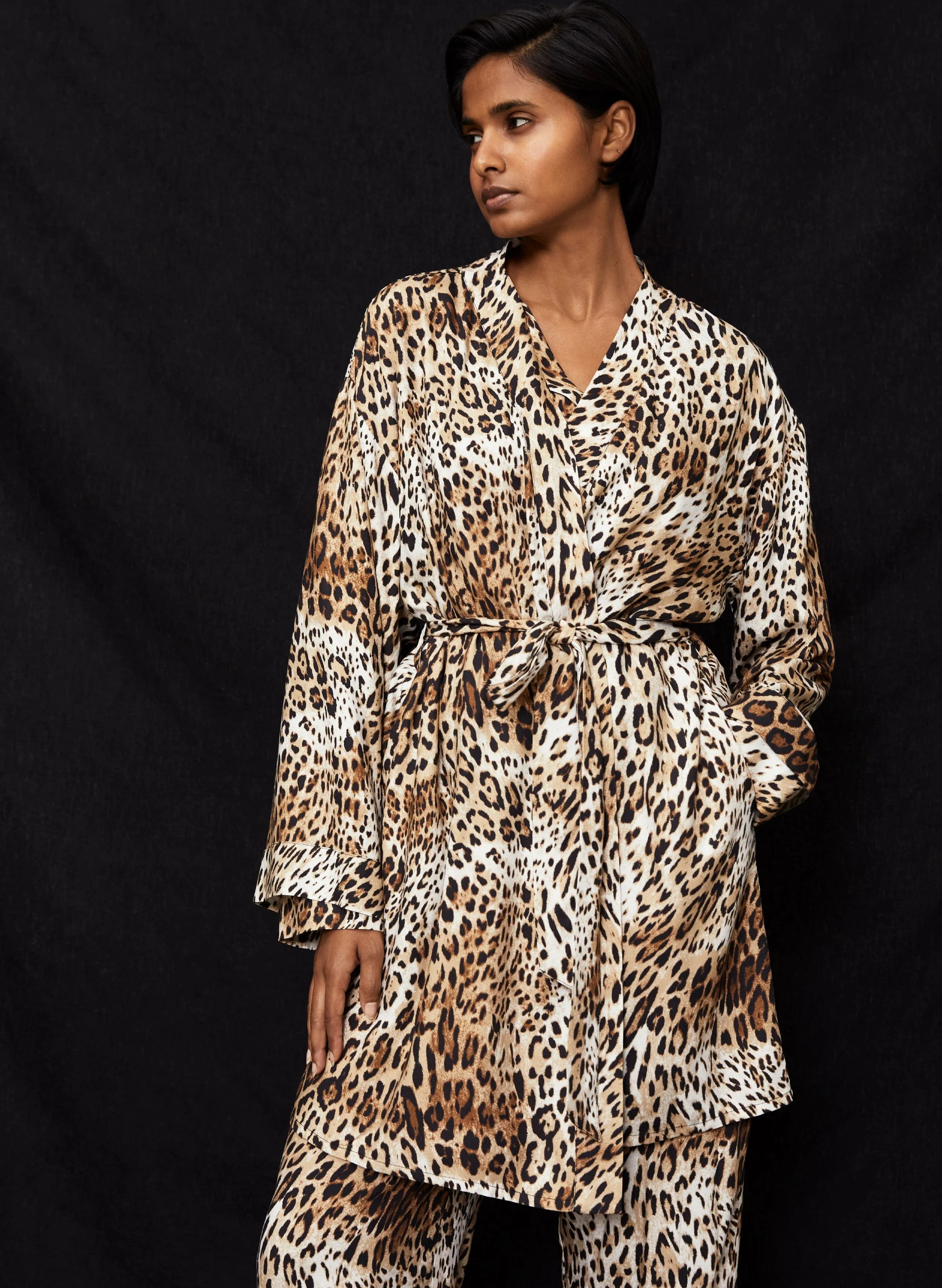 Inu LENZING™ ECOVERO™ Robe | Natural Leopard