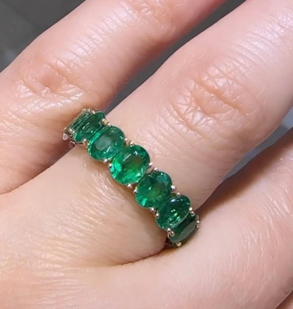 Ladies Statement 4.34ct tw Oval Cut Emerald & Diamond Ring