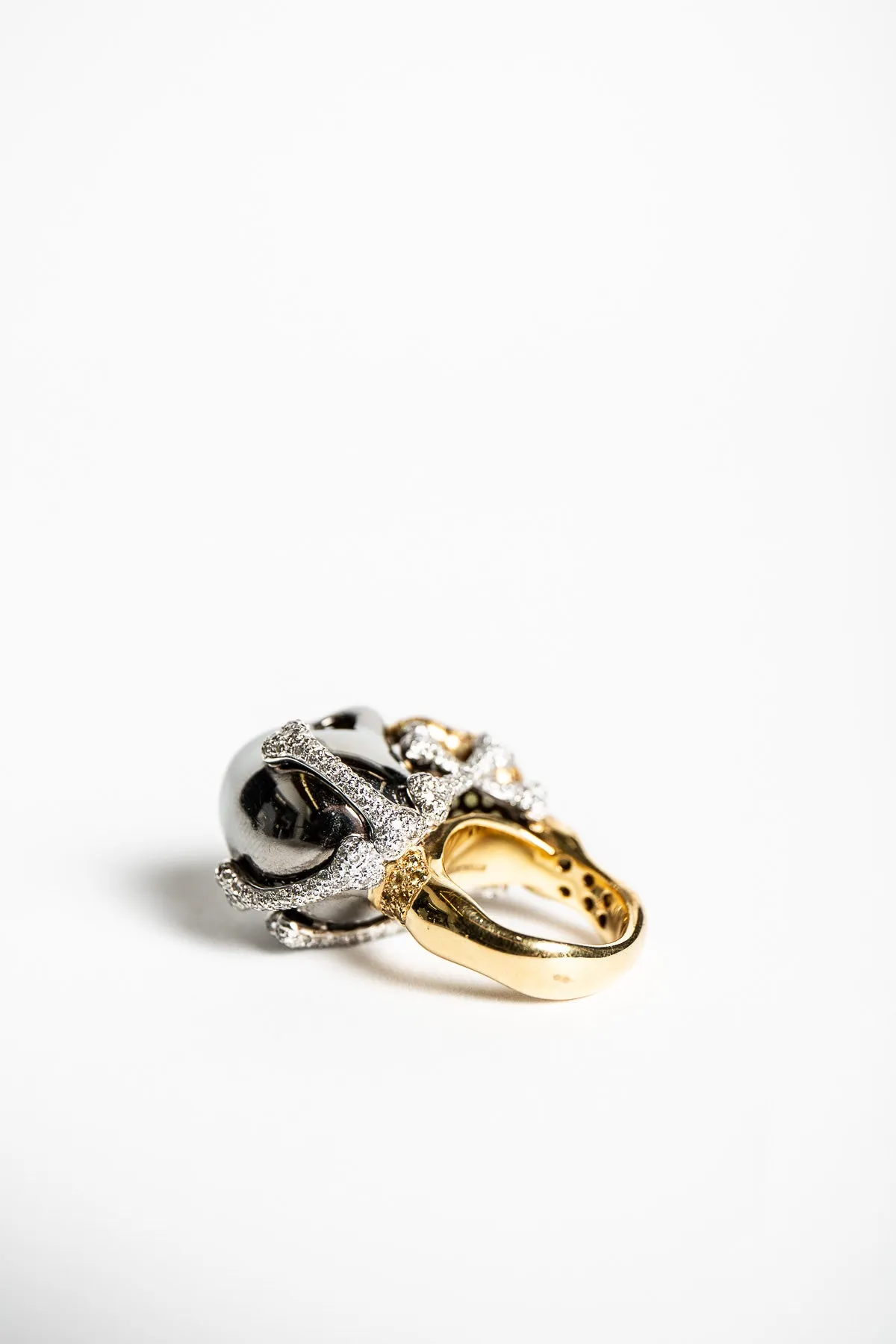 MAXFIELD PRIVATE COLLECTION | DIAMOND HAND SKULL RING