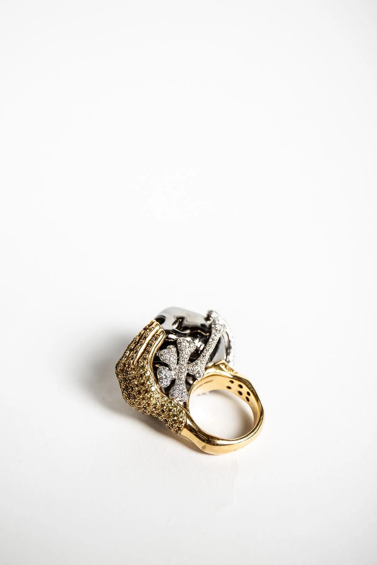 MAXFIELD PRIVATE COLLECTION | DIAMOND HAND SKULL RING