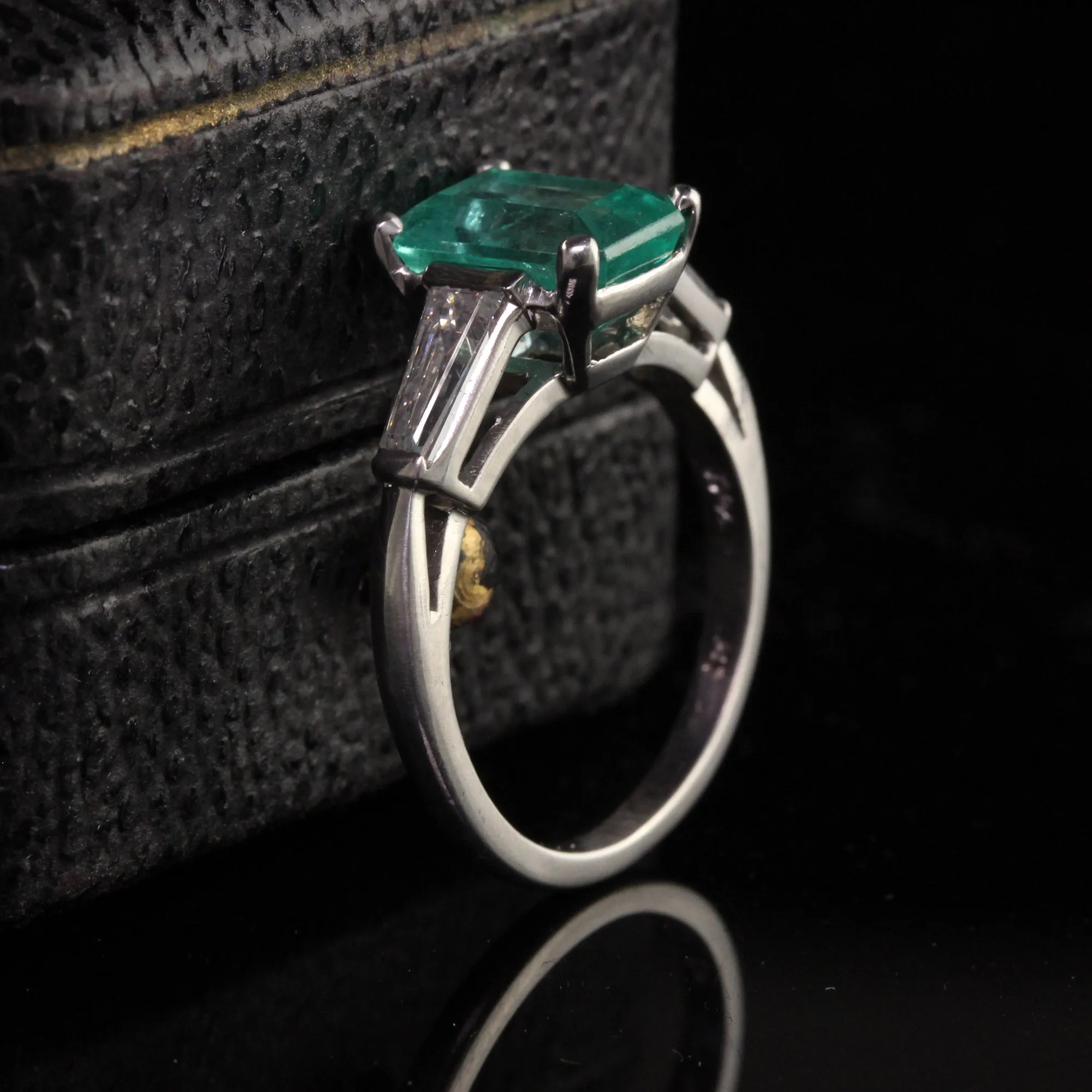 Vintage Retro Platinum Colombian Emerald Diamond Baguette Engagement Ring